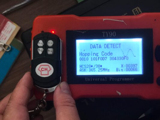 sóng remote cửa cuốn CH-F9(đen)