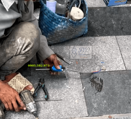 chống xổ lô cửa cuốn đài loan