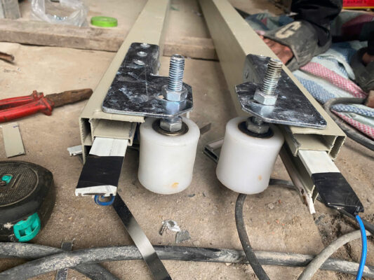 Lắp cửa cuốn lá nhôm tại Hóc Môn ray cửa nhôm 70