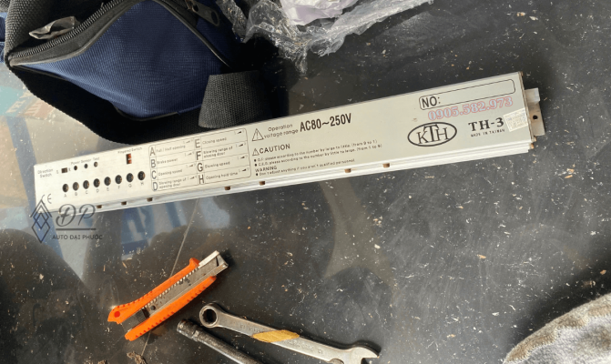 bộ điều khiển cửa kính KTH